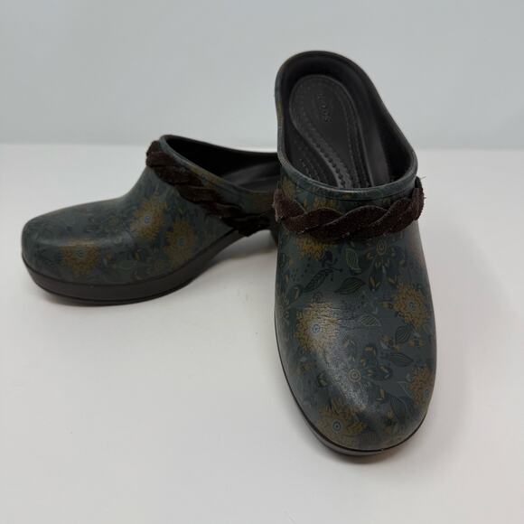 Crocs Clogs Women's Size 6 Green Brown Sarah Clog Mule Leather Braiding Floral - Picture 2 of 9